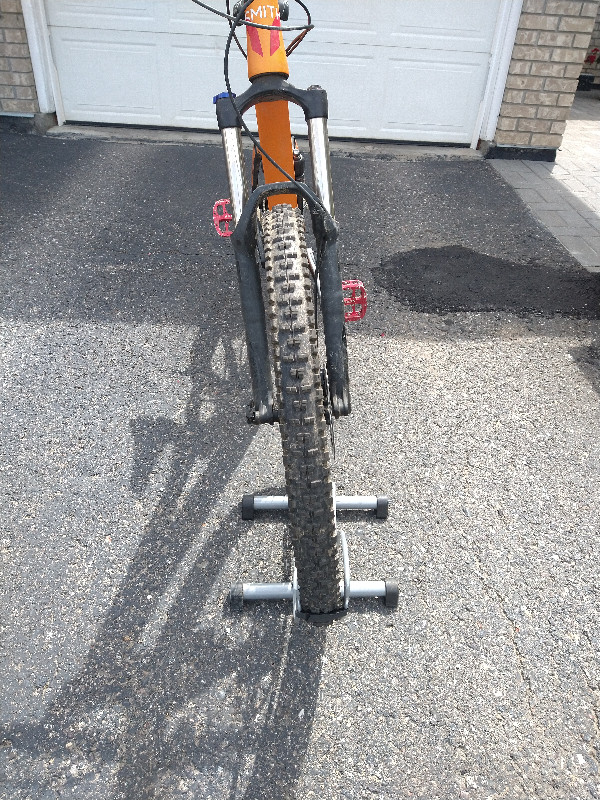BIKE STAND - UNIVERSAL in Mountain in Prince George - Image 2
