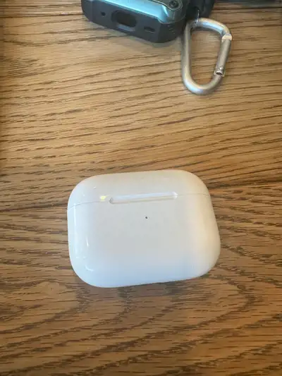 2022 AirPod Pro2 Lightning port Working perfect no issues
