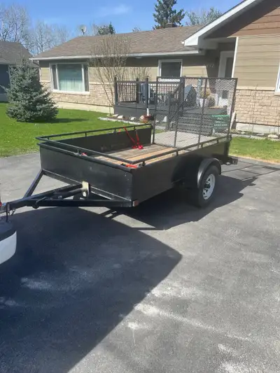 Weberlane 5 by 8 utility trailer. single axle, 13 in tires. Great condition. Well looked after. re e...