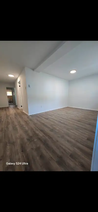 Beau et spacieux 4 1/2 récemment renové à Louer.