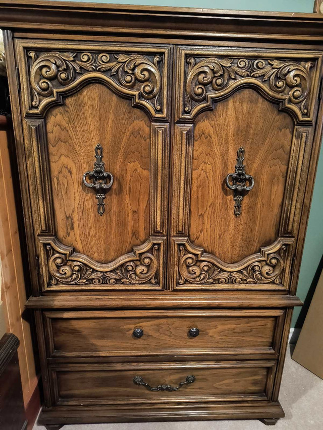 Armoire Made in Canada  in Other in St. Catharines