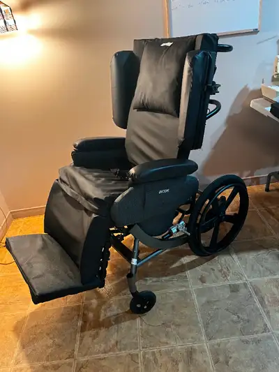 BRODA CUSTOM WHEELCHAIR -Synthesis Tilt Recline Model. Comes with Manual. - Head rest pad - shoulder...