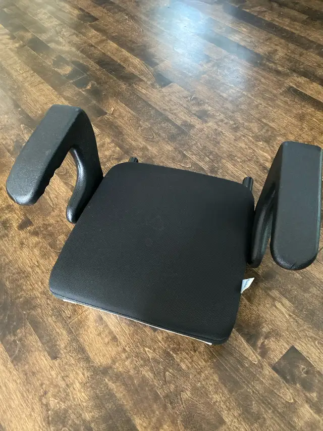 Backless Booster Seat Clek Ozzi in Strollers, Carriers & Car Seats in Ottawa - Image 3