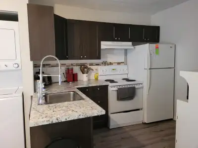 31/2 à louer au rez-de-chaussée Chauffée et éclairé Semi-meublé Internet Références requises Te: 418...