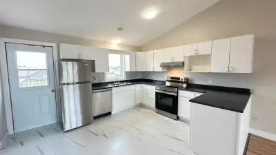 3 Beds 1 Bath House: 47 Galbraith Crescent