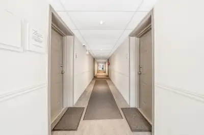 3 Bed Suite *Boutique* Building  Laundry & Backyard