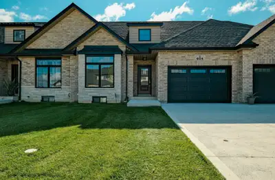 NEWLY BUILT Modern 2 bed 2 bath home in Amherstburg!