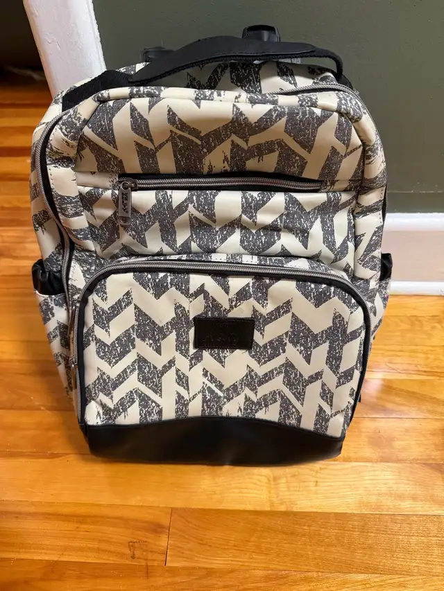 Kelly Boulder diaper bag in Bathing & Changing in Ottawa - Image 2