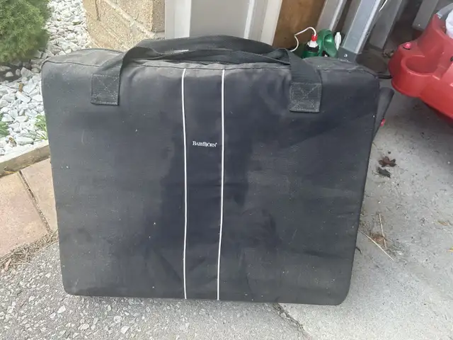 BabyBjorn Travel Crib Light in Cribs in Markham / York Region - Image 2