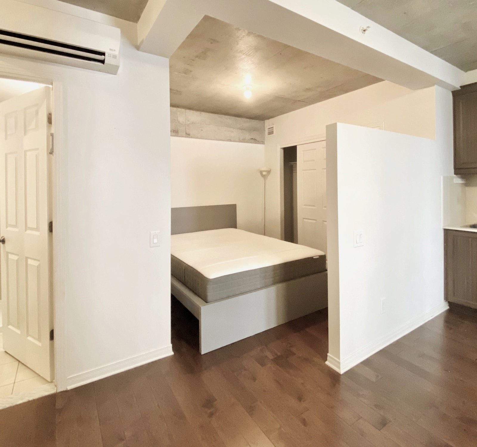 Apartment for rent near Concordia University in downtown — photo 3