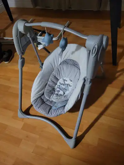 Graco baby swing - like new, baby didn't like it $25 obo