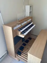 Roland classic pedal organ C-330