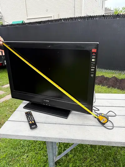 Télévision Bravia Sony , fonctionne très bien