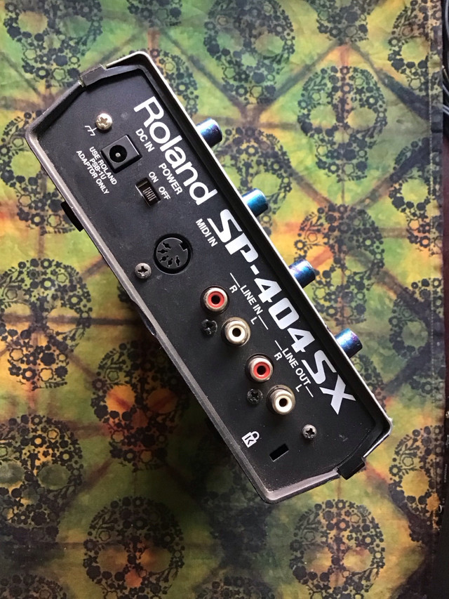 Roland SP-404SX Linear Wave Sampler with Power Supply in Performance & DJ Equipment in Winnipeg - Image 2