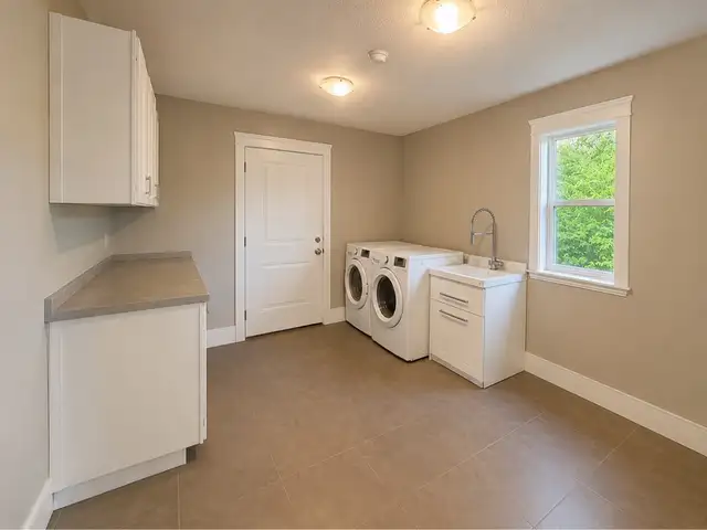Oceanfront 5 Bed 3 Bath House for Rent - Lantzville, $4,499/mo in Long Term Rentals in Nanaimo - Image 11
