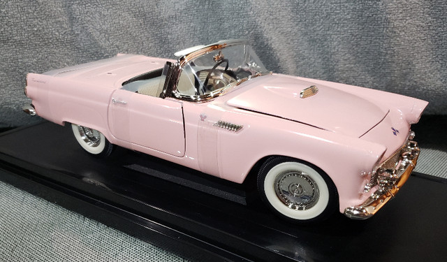 Road Signature Yat Ming 1955 Ford Thunderbird Pink 1:18 Die Cast in Arts & Collectibles in Sarnia - Image 3