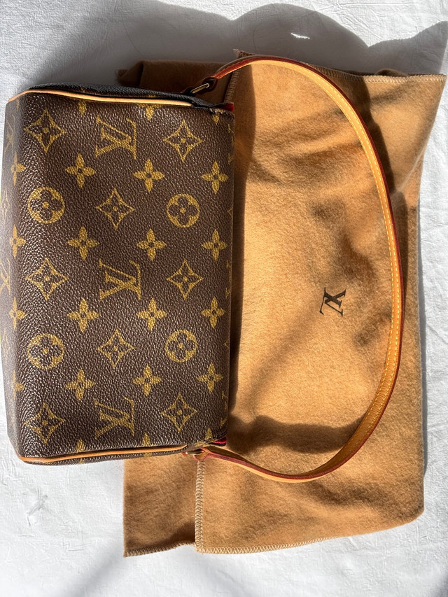 Authentic Louis Vuitton recital handbag - mint condition  in Women's - Bags & Wallets in Calgary