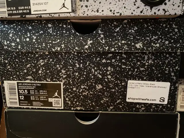 military black air Jordan 4 10.5 in Men's Shoes in City of Toronto - Image 3