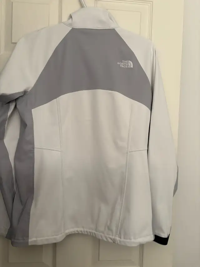 North face Jacket in Women's - Tops & Outerwear in St. Catharines - Image 4