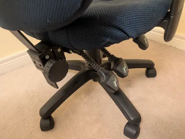 Office Chair - Navy Blue in Chairs & Recliners in Markham / York Region - Image 4