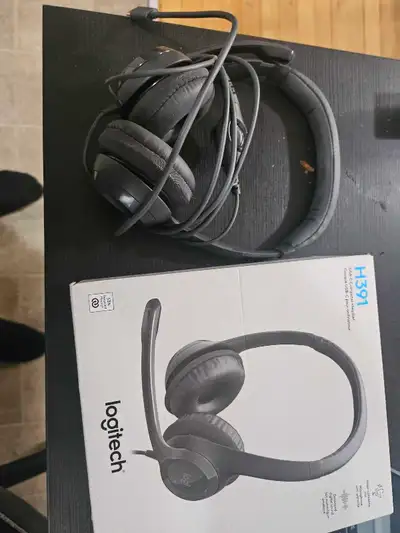 Logitech H391 wireless headset LIKE NEW, View more