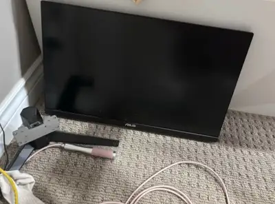 24 inch gaming monitor 4 months old barely used.