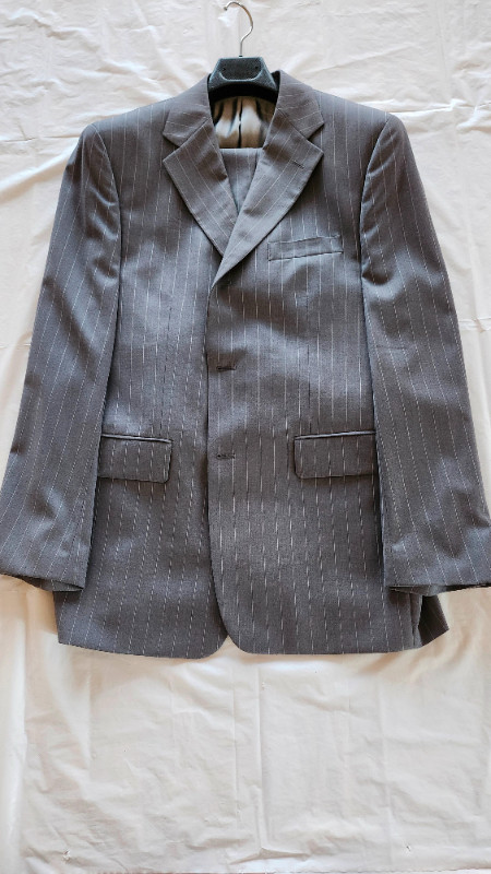 mens gray suit (42) in Men's in Oakville / Halton Region