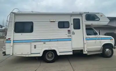 1988 ford e350 Class c 21 foot motorhome 2 Solar panels , air conditioning, sleeps 6 with a real dou...
