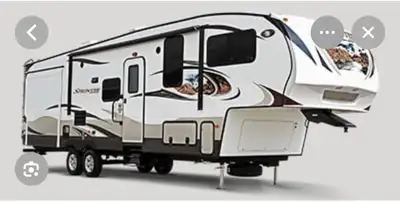 2011 Copper Canyon 292-FWBHS 33’ W/ extreme thermal package Sleeps 8 2 slides. One for living area a...