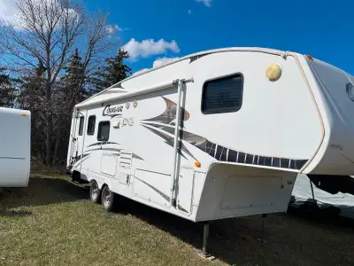 26.5 foot Cougar fight wheel by Forrest River. Double slide, fridge, stove with oven, microwave, air...