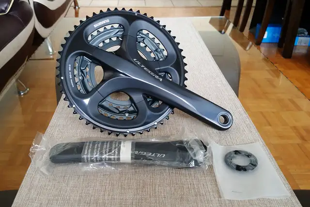 Shimano 10x3 Speed Ultegra FC-6703 Bike Crankset 52/39/30T 175mm in Frames & Parts in City of Toronto - Image 2