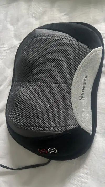 Reduced the price for quick sale! Treat yourself to soothing relaxation with this Homedics massage c...