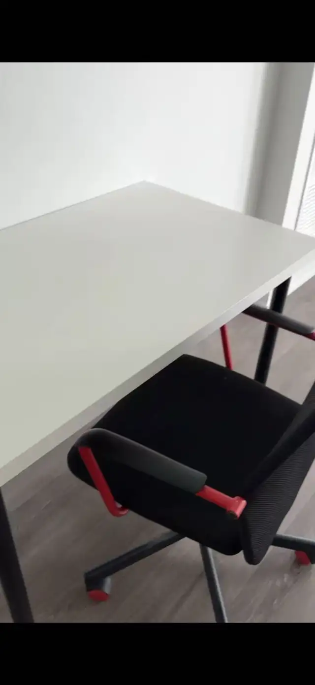 computer desk and chair  in Desks in City of Toronto - Image 2
