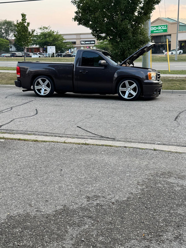 2009 gmc pickup truck  in Cars & Trucks in Oshawa / Durham Region - Image 2