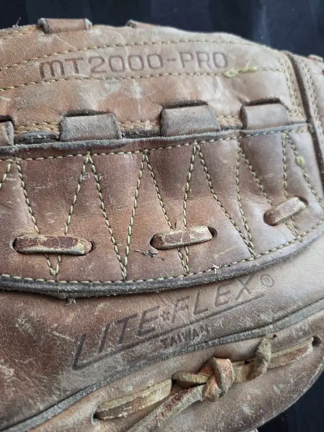 Mizuno MT2000-PRO Baseball Glove in Baseball & Softball in Markham / York Region - Image 3