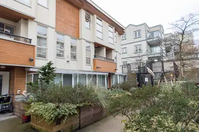 Quiet courtyard facing 2 beds plus Den 2 mins away from Skytrain