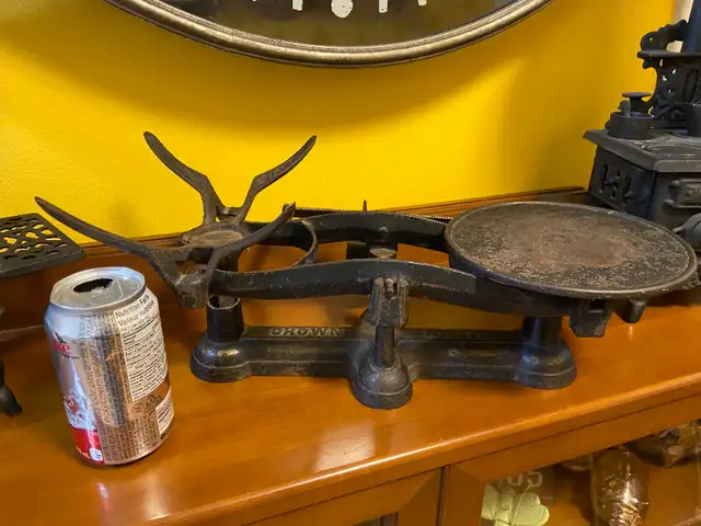 Antique crown cast iron scale in Arts & Collectibles in Oshawa / Durham Region - Image 5