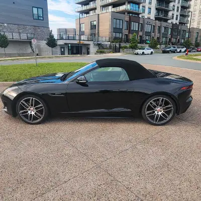 Awd, impeccable, 11,000 kms only, financing available