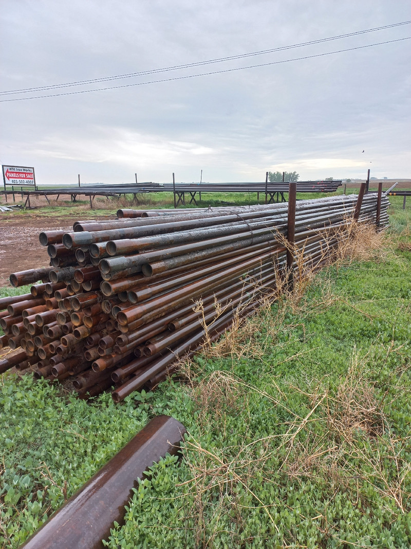 400 joints 2 3/8 oil pipe Livestock Medicine Hat Kijiji