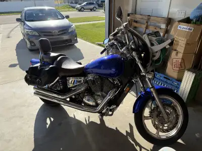 2006 Honda Shadow Spirit 1100VT Motorcycle All fluids just changed and fresh. Fold out bike loading...