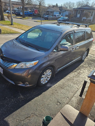 2012 toyota sienna limited..loaded...