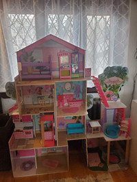 Doll house 5ft tall