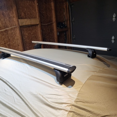 Thule roof rack, consisting of: 1. Thule Square Bar 118 (47"), T-712200 2. Thule Fit kit, T-fitkit 3...