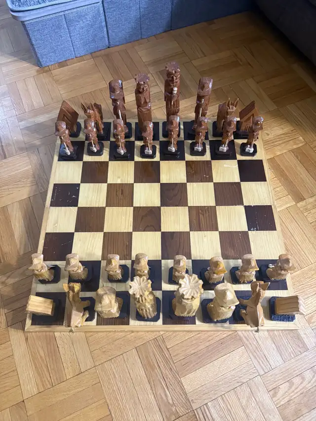 Vintage Wooden Chess Set in Toys & Games in City of Toronto - Image 2