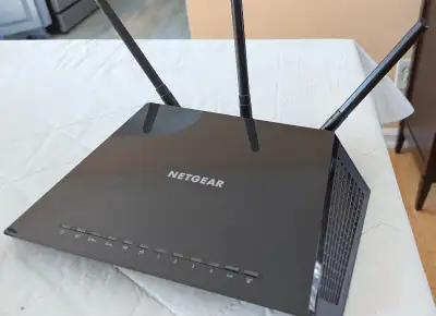 Netgear R6400 dual-band network router for sale. This is one of the best and reliable routers on the...