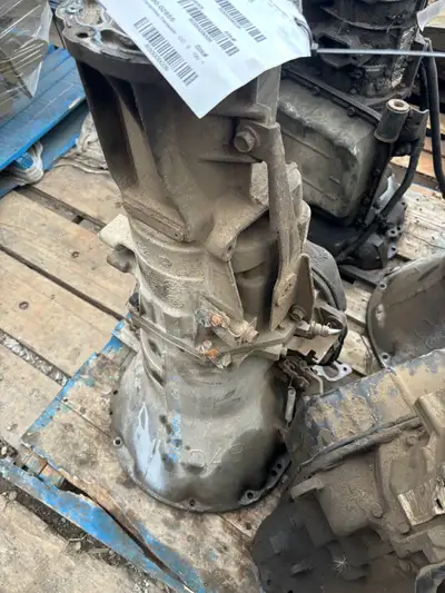 518 4wd transmission Good Used unit Pulled from 1996 Cherokee Fits 1991-1996 Sold with warranty $500...