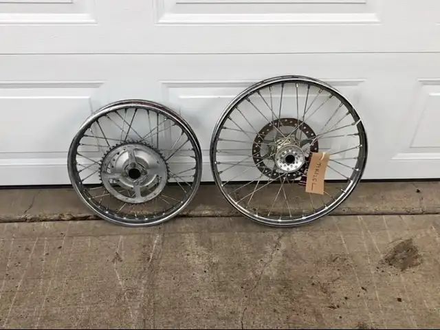 set of Yamaha ttr 125 rims in Dirt Bikes & Motocross in Regina - Image 2
