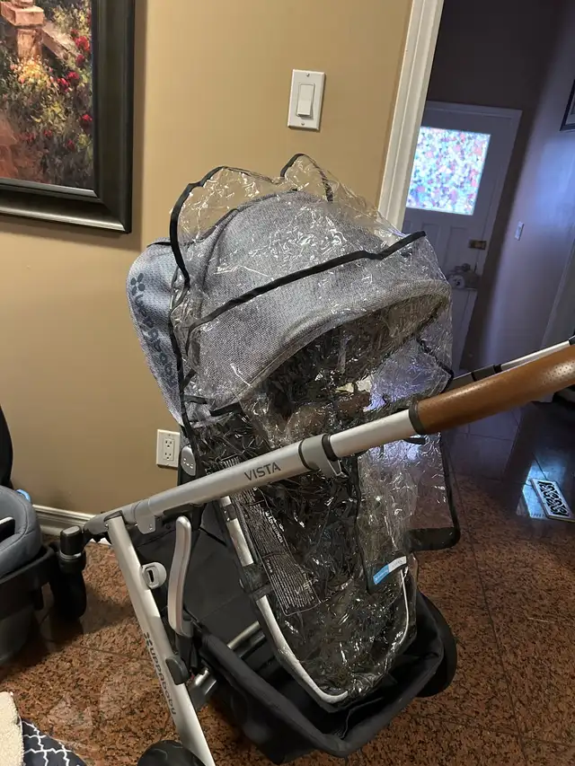 Uppababy Vista stroller set . Clean as new  in Strollers, Carriers & Car Seats in Markham / York Region - Image 6