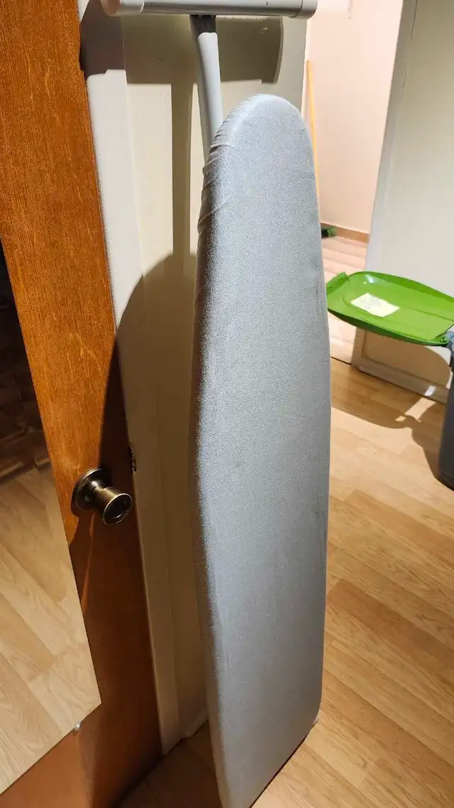 Planche à repasser/ Ironing board in Free Stuff in City of Montréal - Image 3