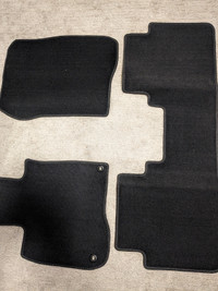 Honda CRV Floor Mat Set - NEW! - $50 (Victoria)